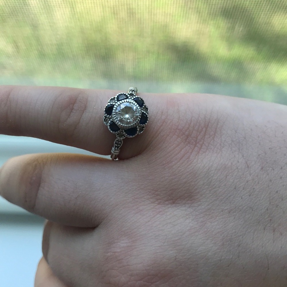 Flower ring - Picture 2 of 5